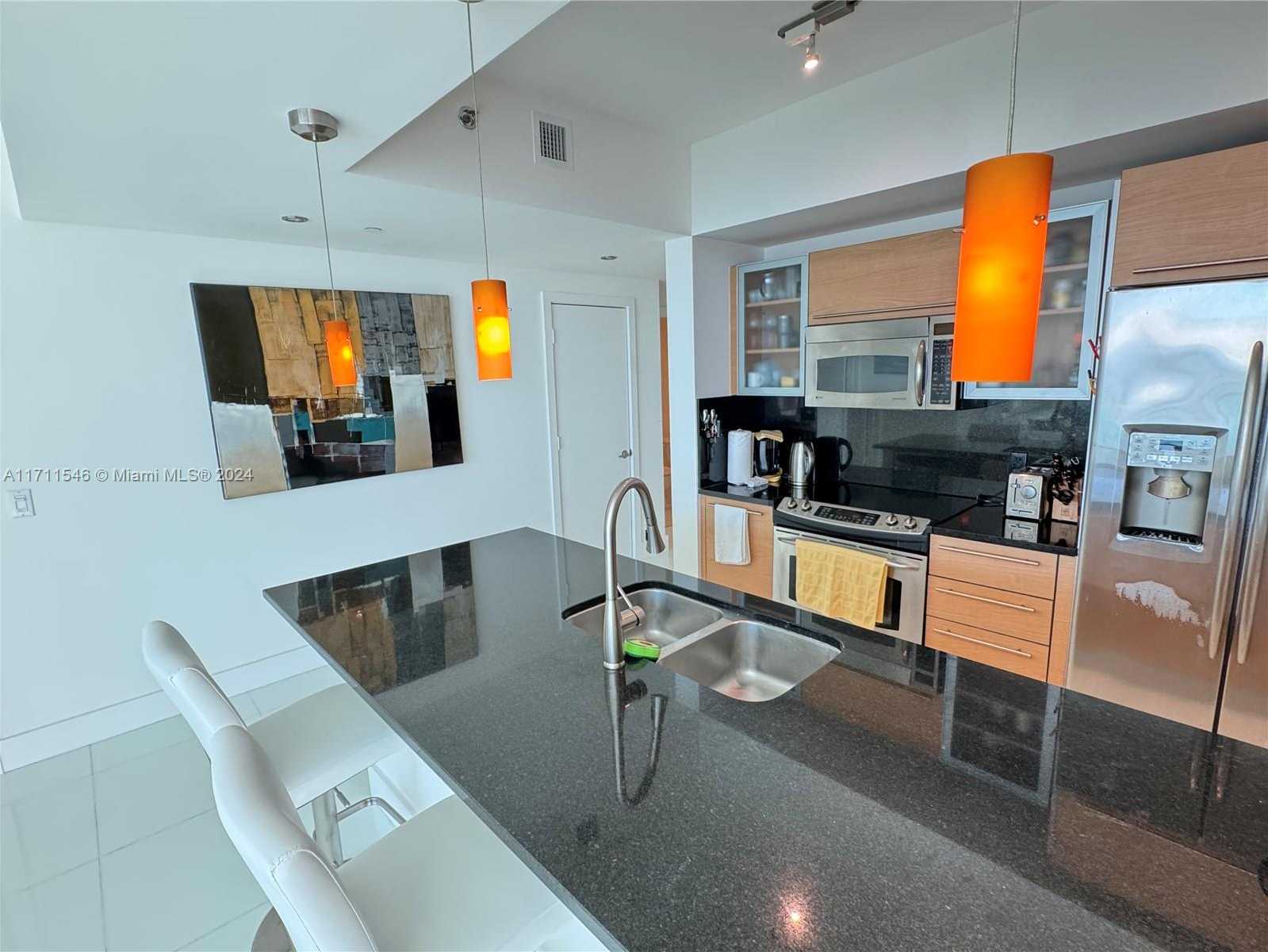 Small Image of 950 BRICKELL BAY DR #3610, Miami Number 5