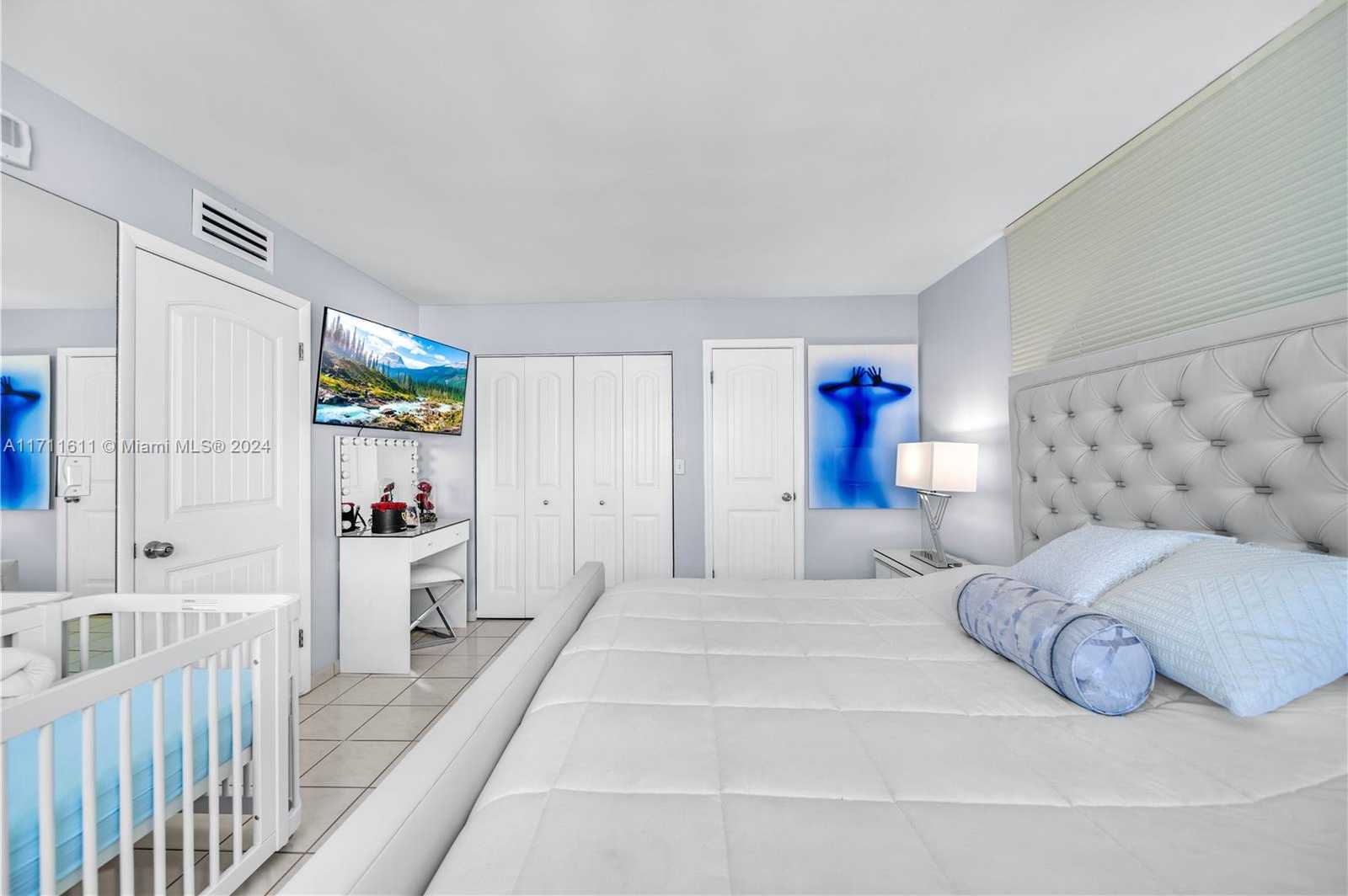 Small Image of 6900 BAY DR #11I, Miami Beach Number 17