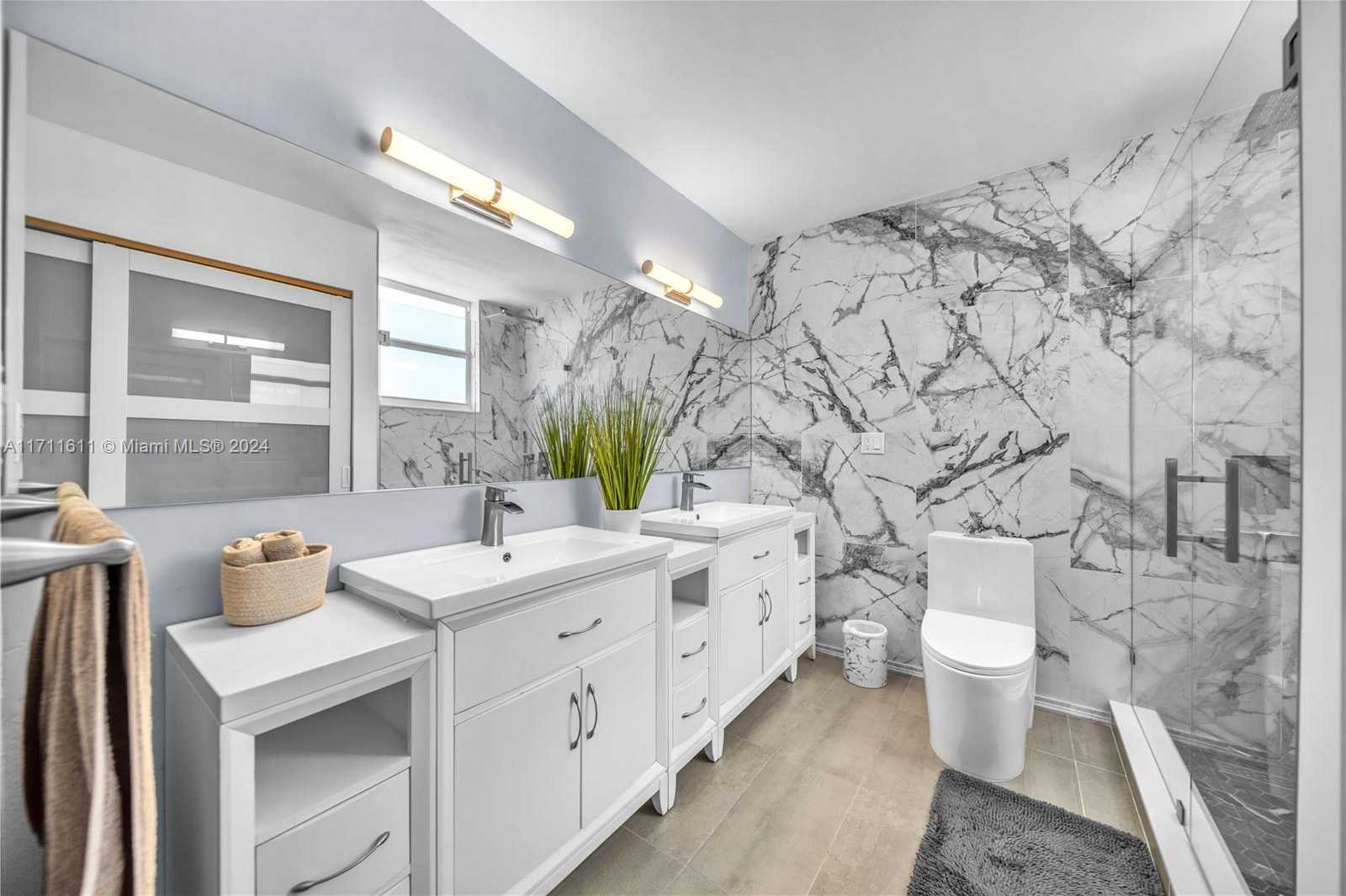 Small Image of 6900 BAY DR #11I, Miami Beach Number 20