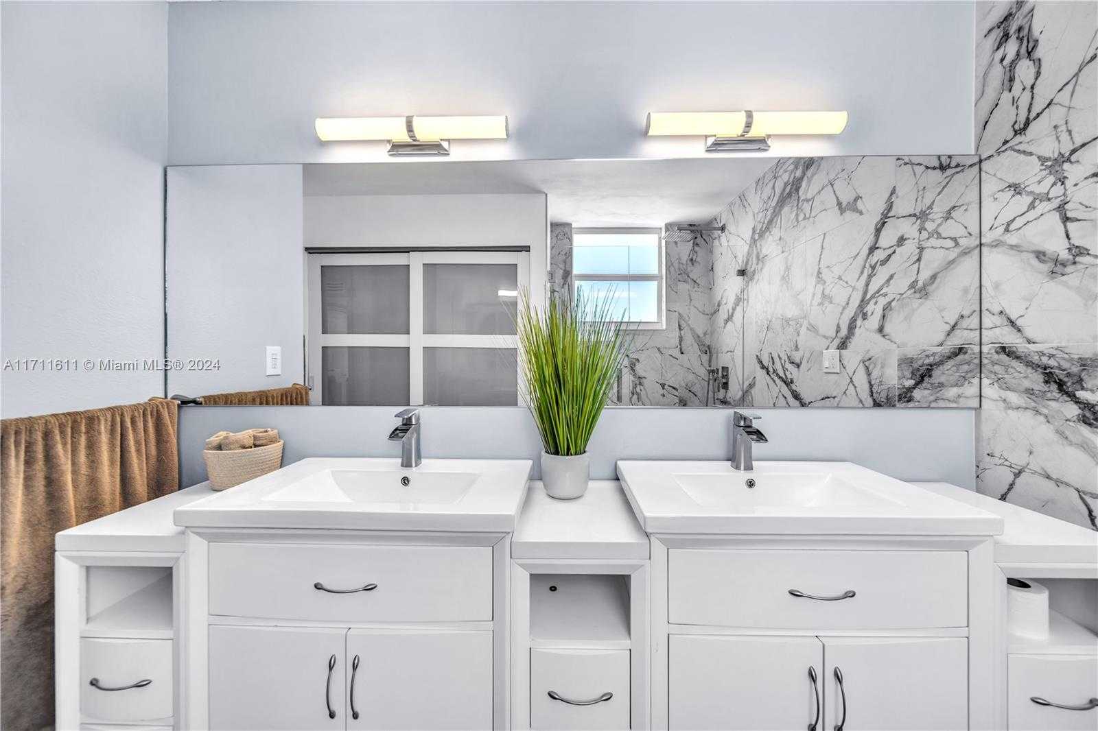 Small Image of 6900 BAY DR #11I, Miami Beach Number 21