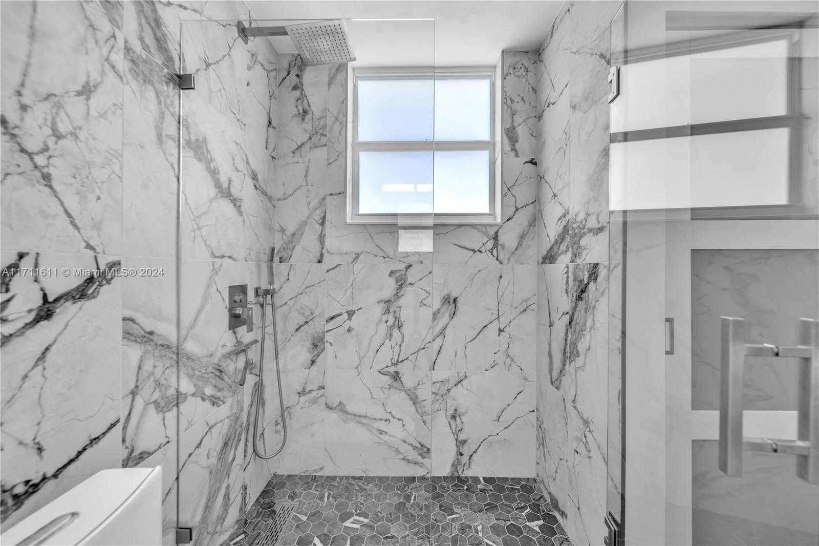 Small Image of 6900 BAY DR #11I, Miami Beach Number 22