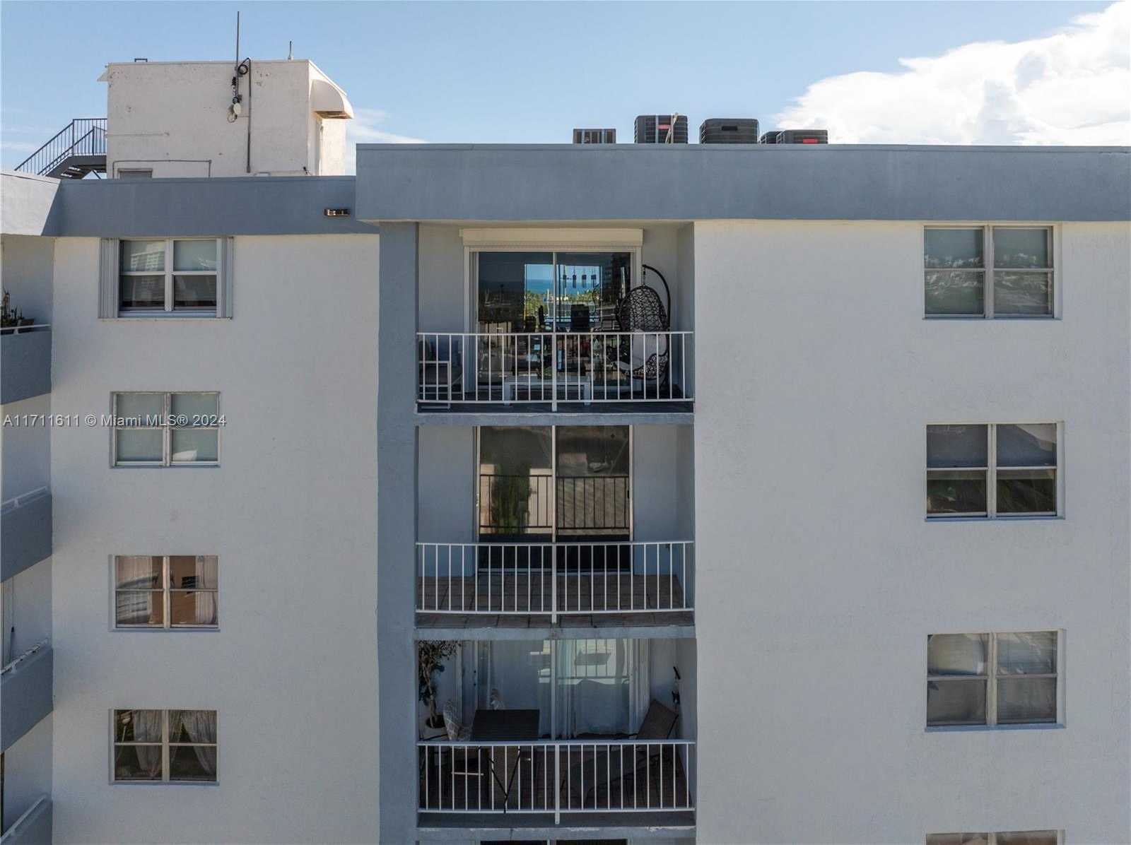 Small Image of 6900 BAY DR #11I, Miami Beach Number 34