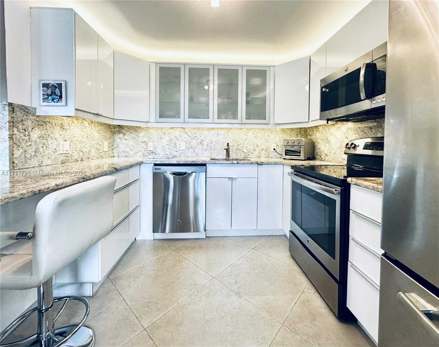 Small Image of 1016 NEWCASTLE A #1016, Boca Raton Number 3