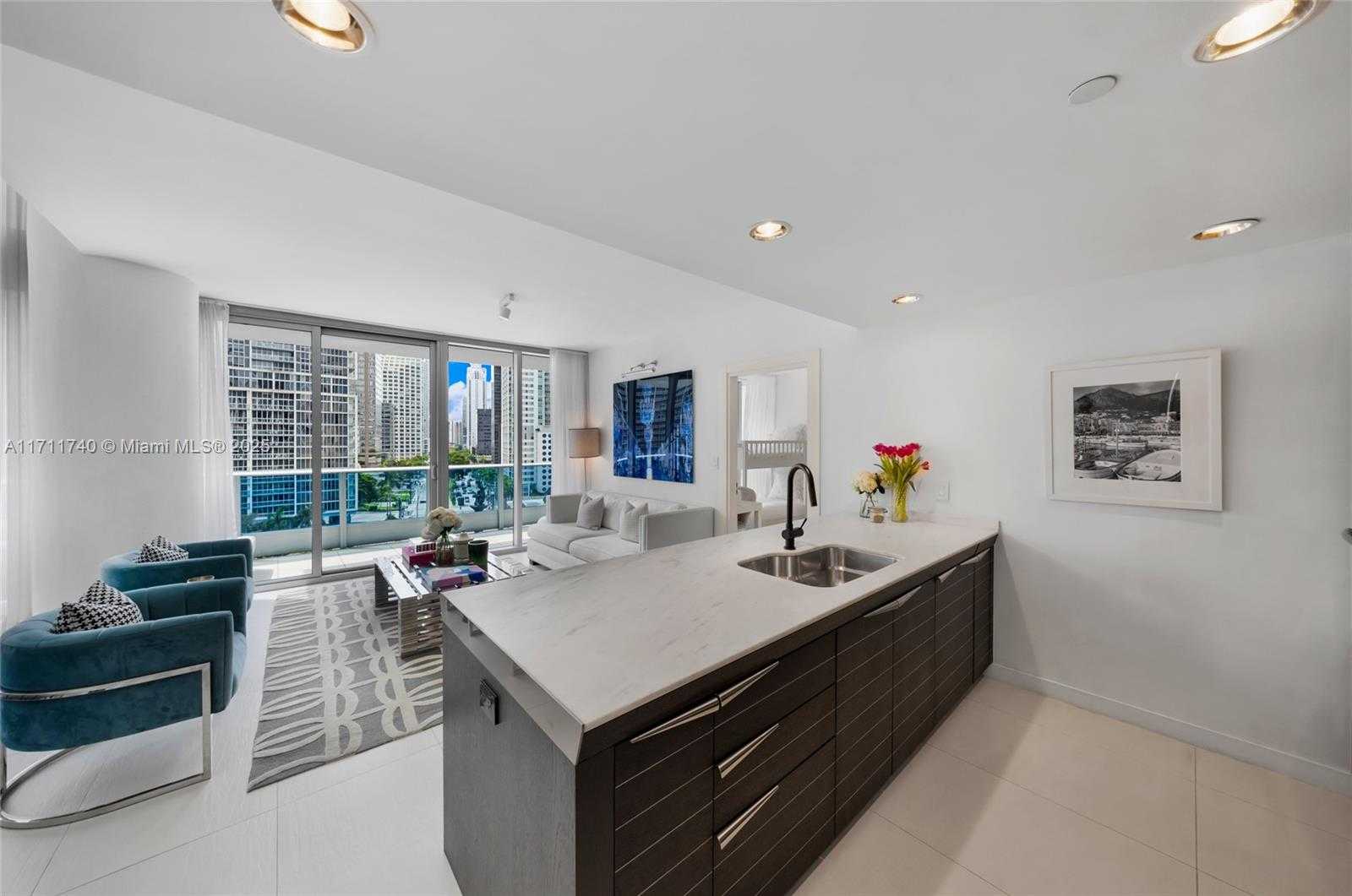 Small Image of 200 BISCAYNE BOULEVARD WAY #904, Miami Number 14