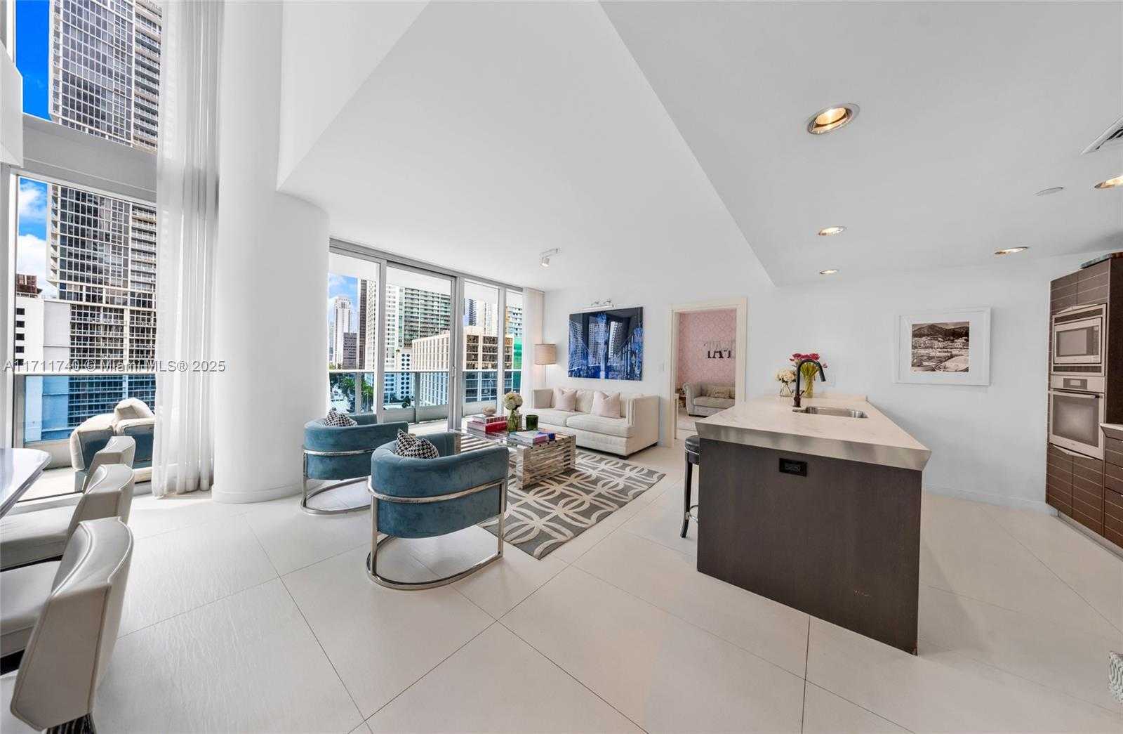 Small Image of 200 BISCAYNE BOULEVARD WAY #904, Miami Number 2
