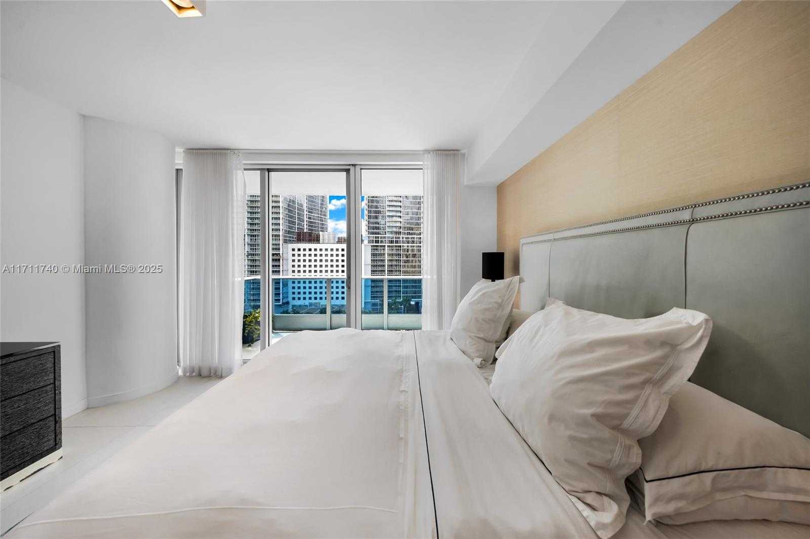 Small Image of 200 BISCAYNE BOULEVARD WAY #904, Miami Number 20