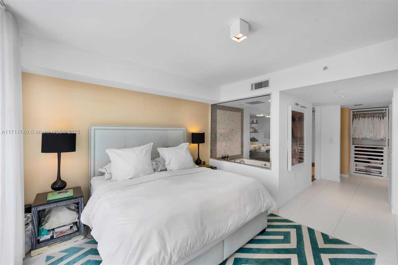 Small Image of 200 BISCAYNE BOULEVARD WAY #904, Miami Number 22