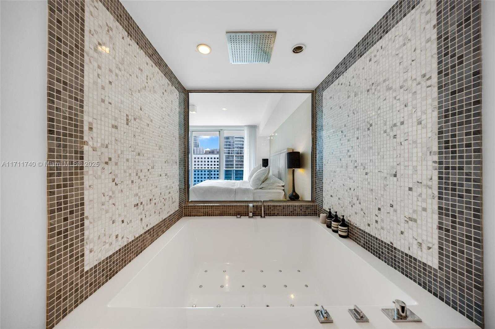 Small Image of 200 BISCAYNE BOULEVARD WAY #904, Miami Number 26