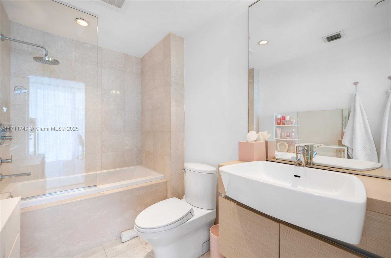 Small Image of 200 BISCAYNE BOULEVARD WAY #904, Miami Number 30