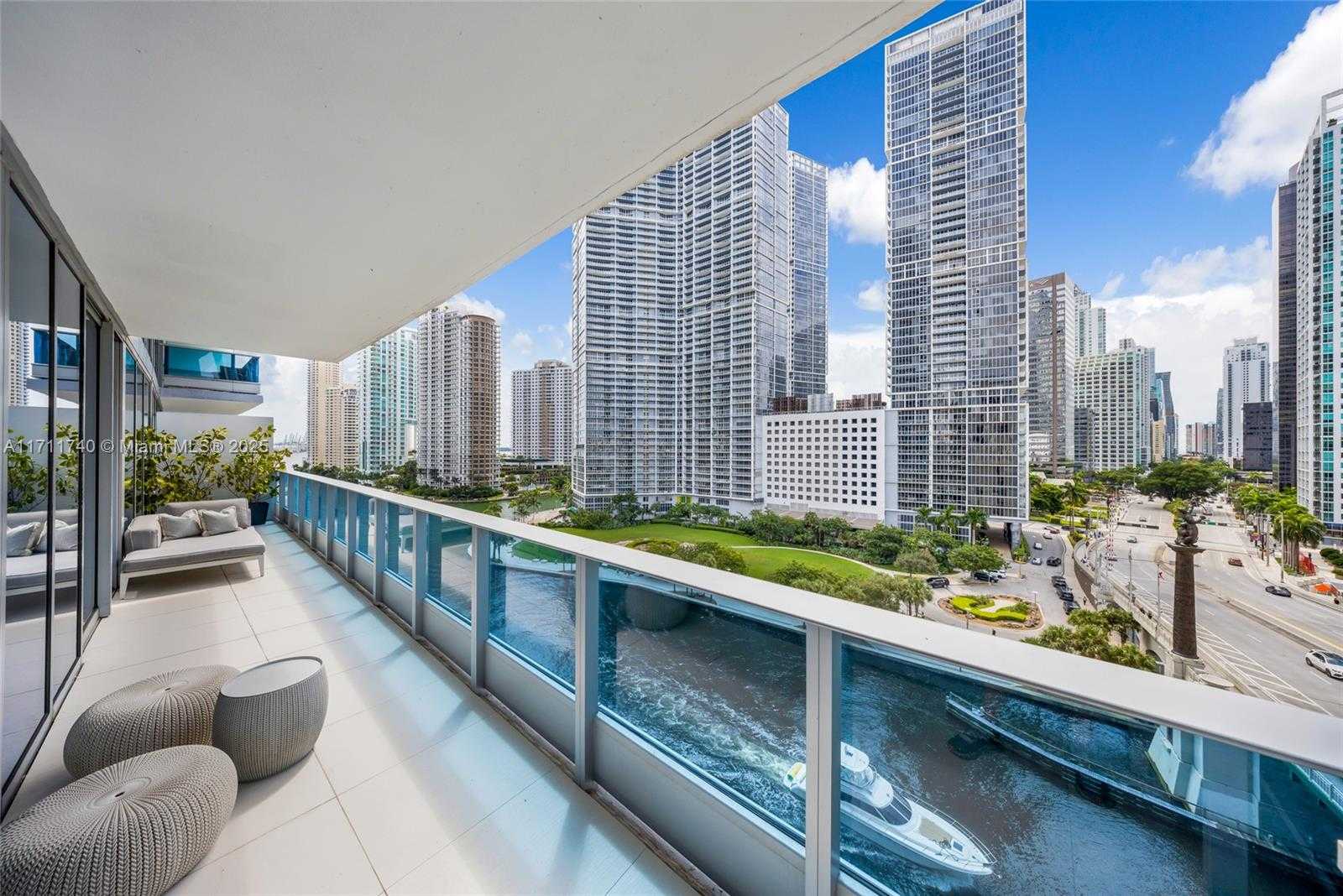 Small Image of 200 BISCAYNE BOULEVARD WAY #904, Miami Number 31