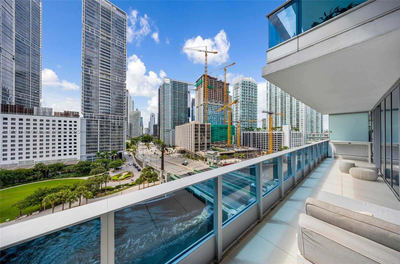 Small Image of 200 BISCAYNE BOULEVARD WAY #904, Miami Number 32