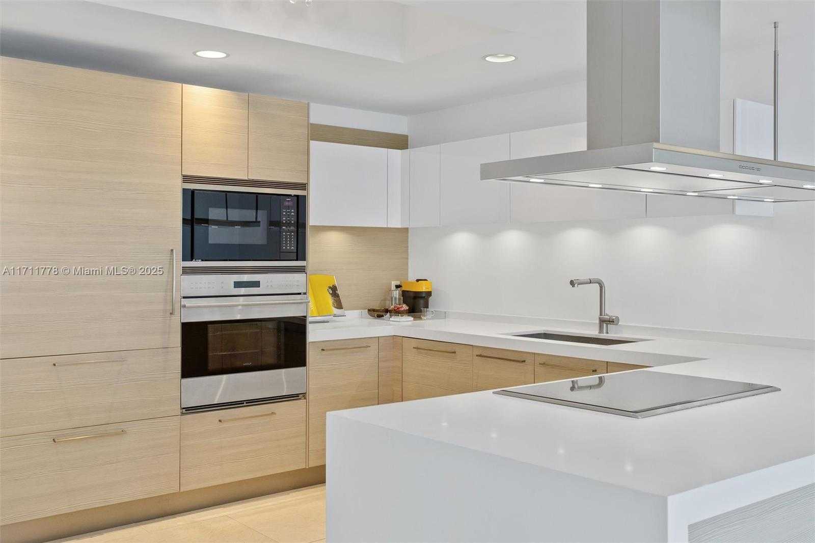 Small Image of 17301 BISCAYNE BLVD #305, North Miami Beach Number 10