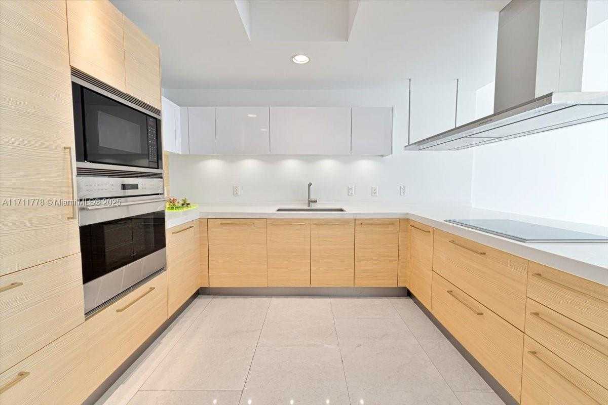 Small Image of 17301 BISCAYNE BLVD #305, North Miami Beach Number 11
