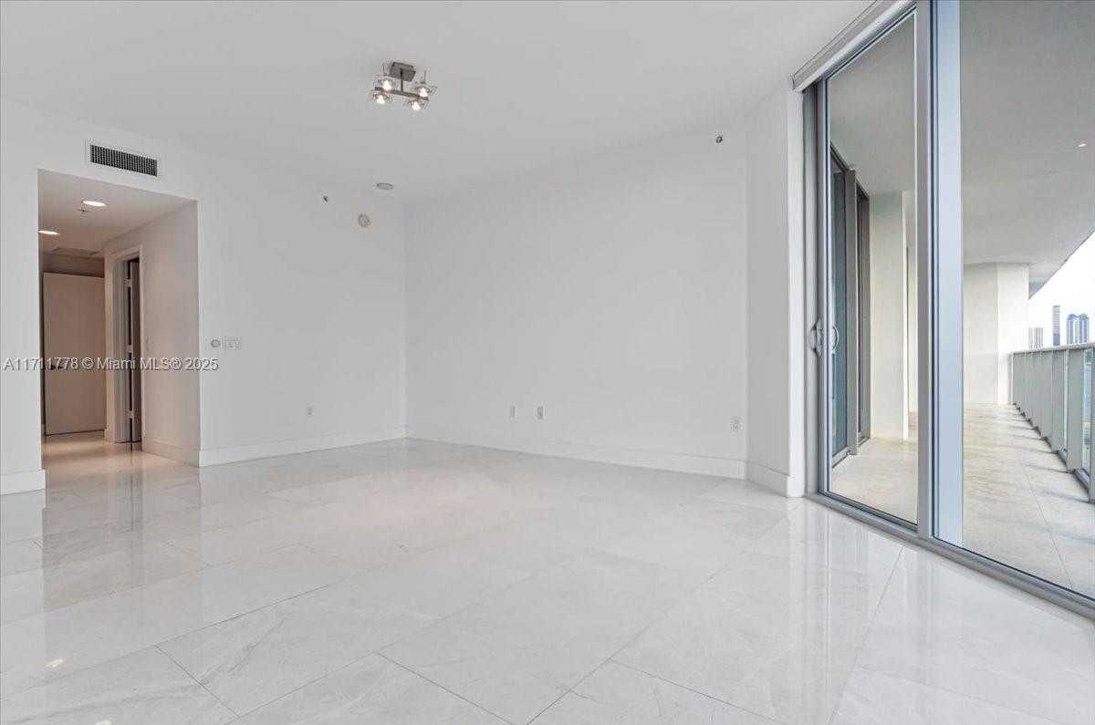 Small Image of 17301 BISCAYNE BLVD #305, North Miami Beach Number 15
