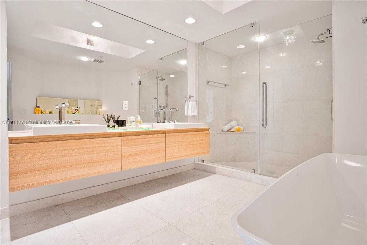 Small Image of 17301 BISCAYNE BLVD #305, North Miami Beach Number 18