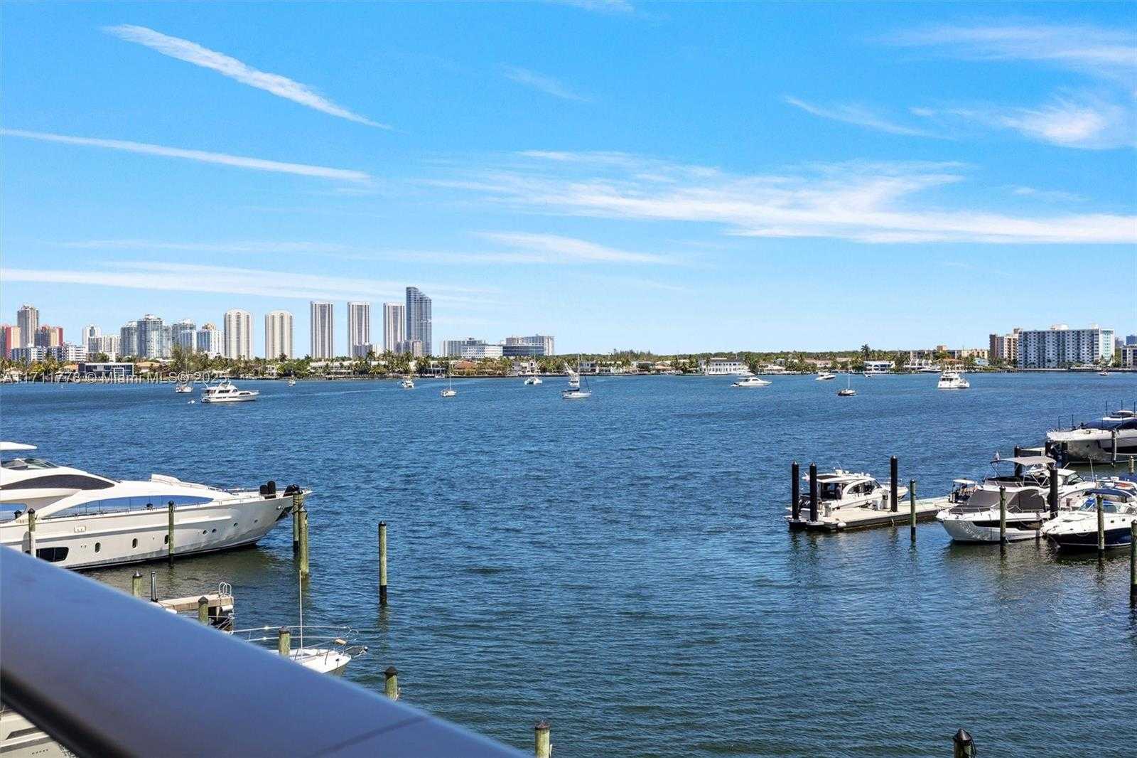 Small Image of 17301 BISCAYNE BLVD #305, North Miami Beach Number 2