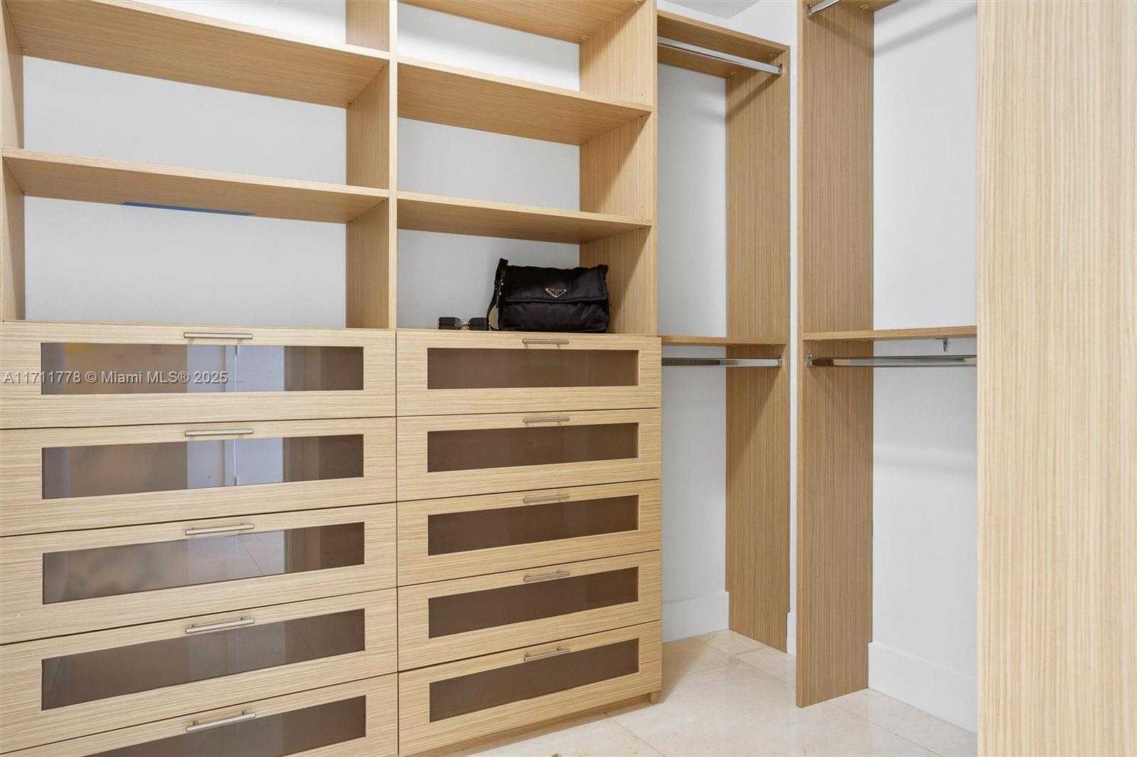 Small Image of 17301 BISCAYNE BLVD #305, North Miami Beach Number 27