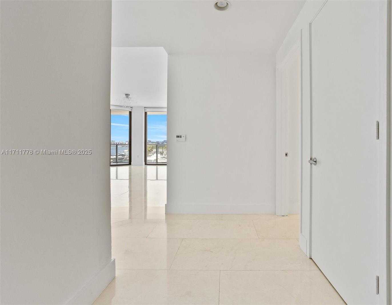 Small Image of 17301 BISCAYNE BLVD #305, North Miami Beach Number 3