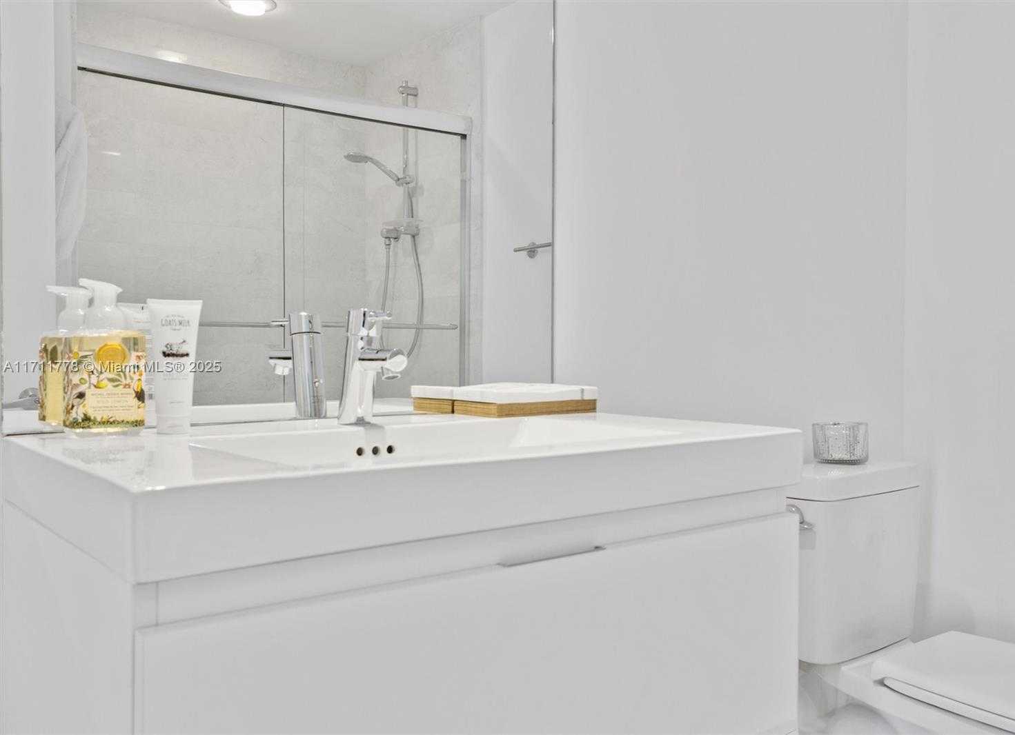 Small Image of 17301 BISCAYNE BLVD #305, North Miami Beach Number 33