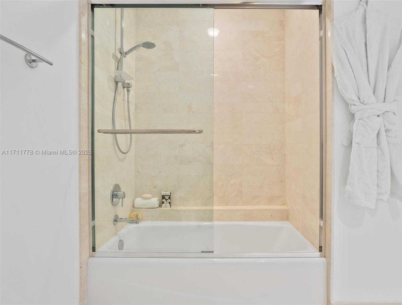 Small Image of 17301 BISCAYNE BLVD #305, North Miami Beach Number 34