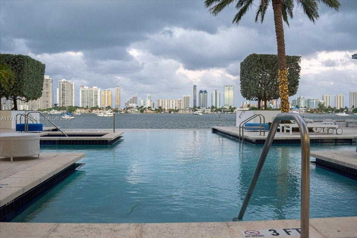 Small Image of 17301 BISCAYNE BLVD #305, North Miami Beach Number 44