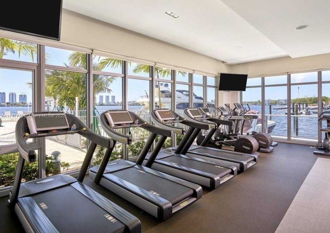 Small Image of 17301 BISCAYNE BLVD #305, North Miami Beach Number 49