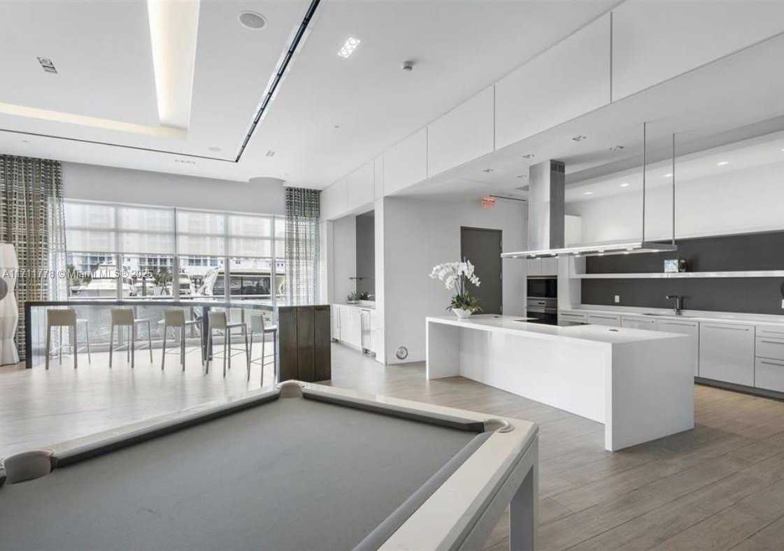 Small Image of 17301 BISCAYNE BLVD #305, North Miami Beach Number 53