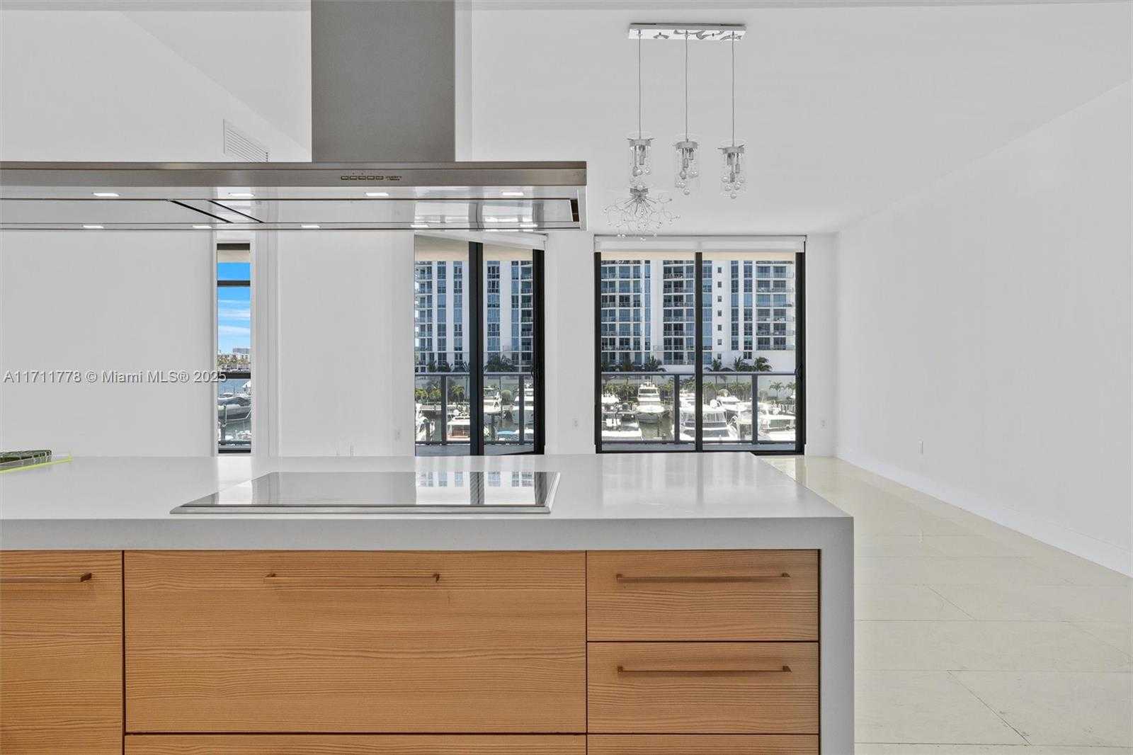 Small Image of 17301 BISCAYNE BLVD #305, North Miami Beach Number 8