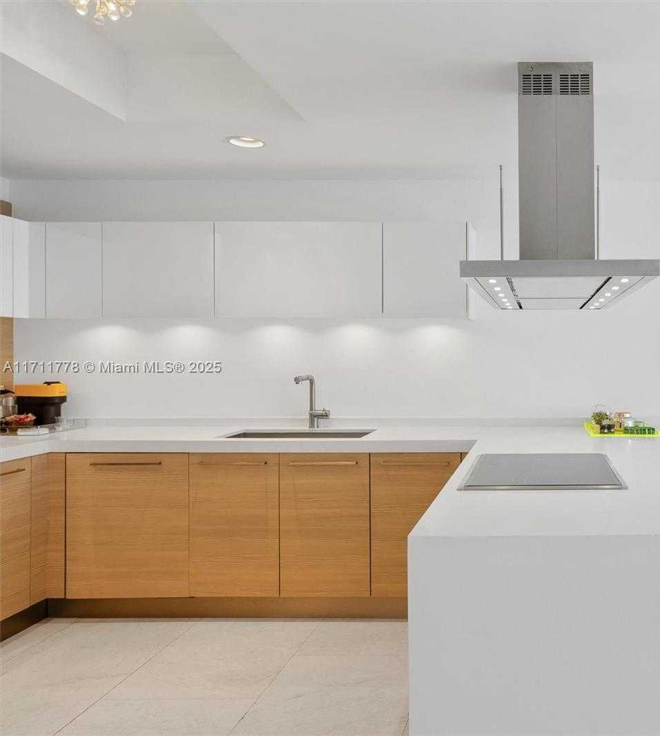 Small Image of 17301 BISCAYNE BLVD #305, North Miami Beach Number 9