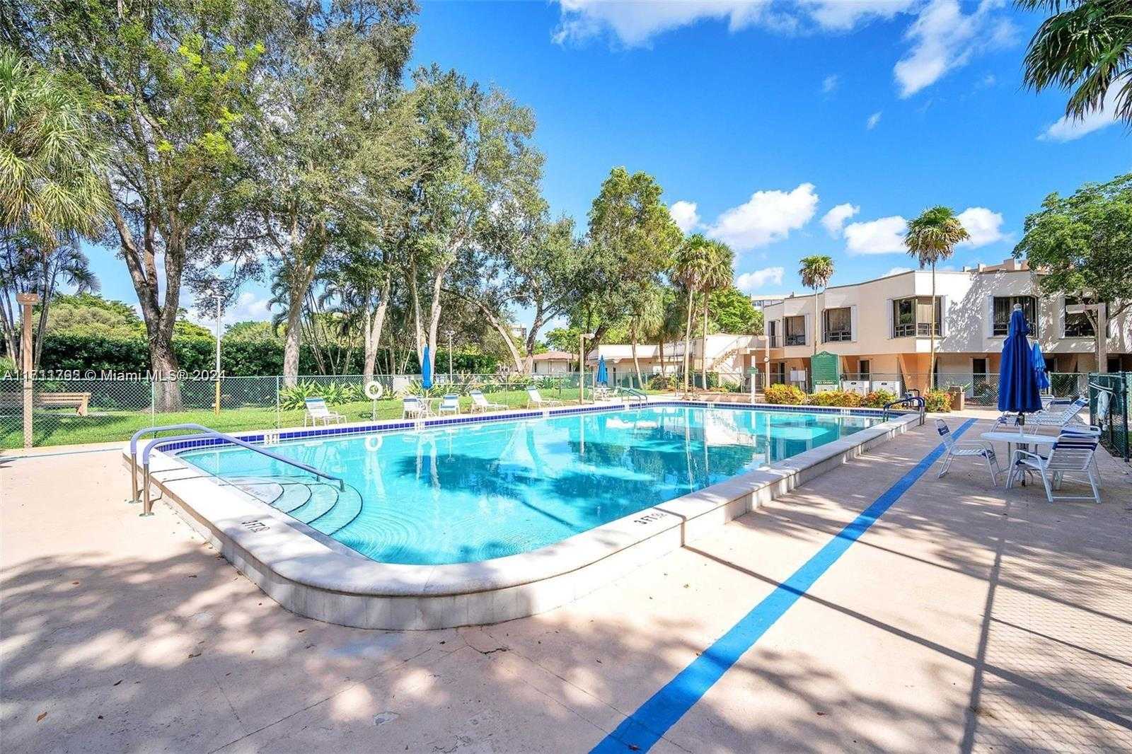 Small Image of 1000 SAINT CHARLES PL #406, Pembroke Pines Number 15