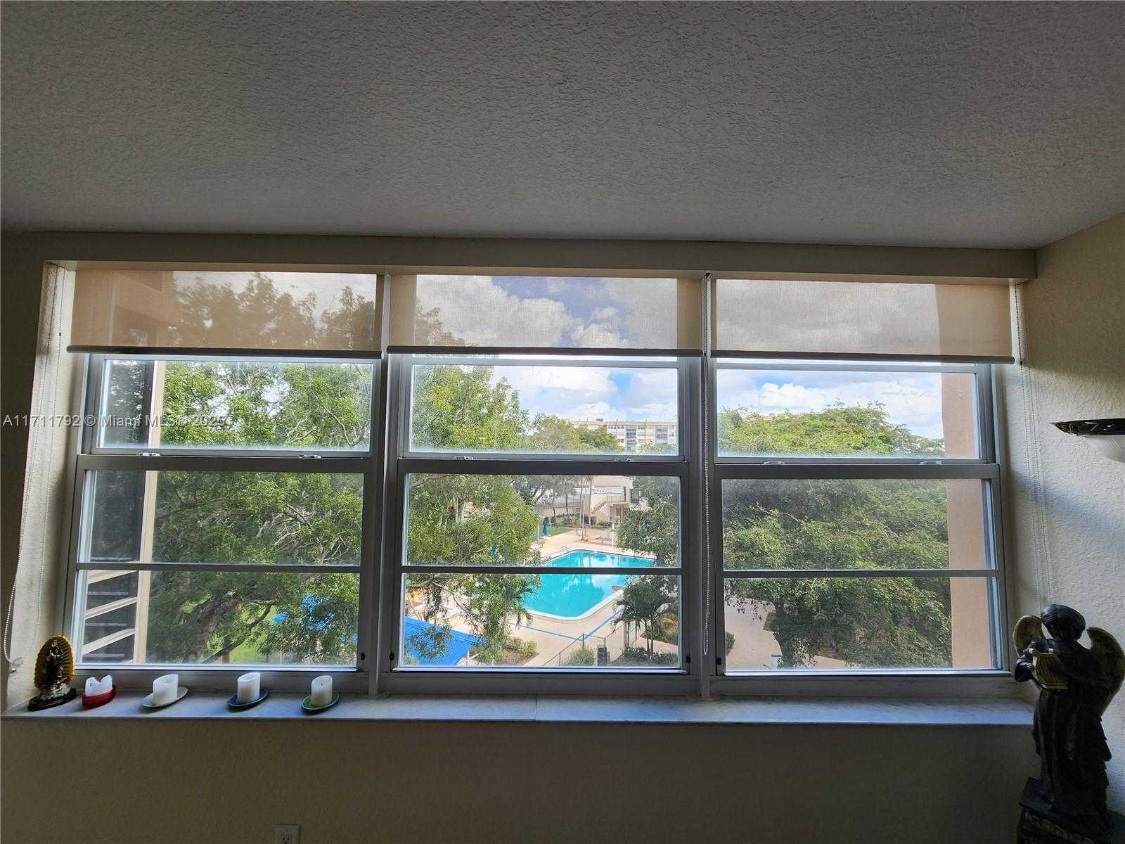 Small Image of 1000 SAINT CHARLES PL #406, Pembroke Pines Number 18