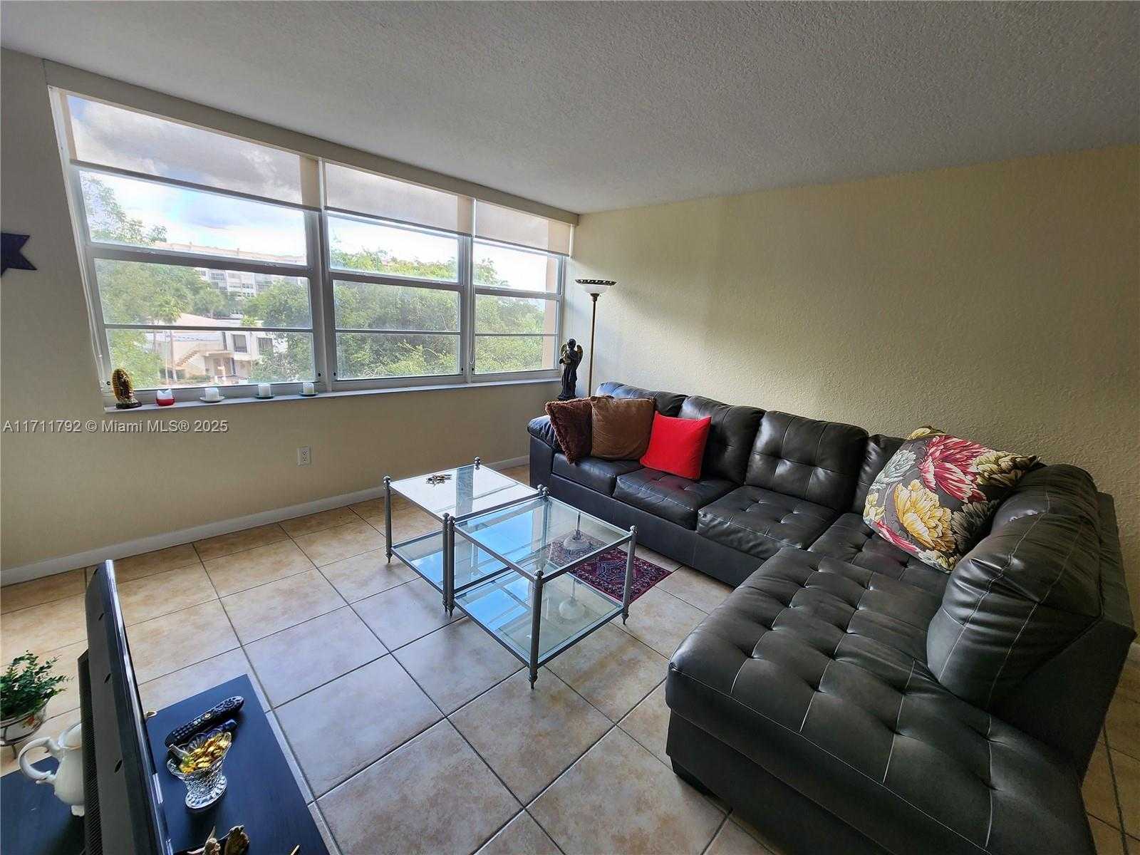 Small Image of 1000 SAINT CHARLES PL #406, Pembroke Pines Number 19