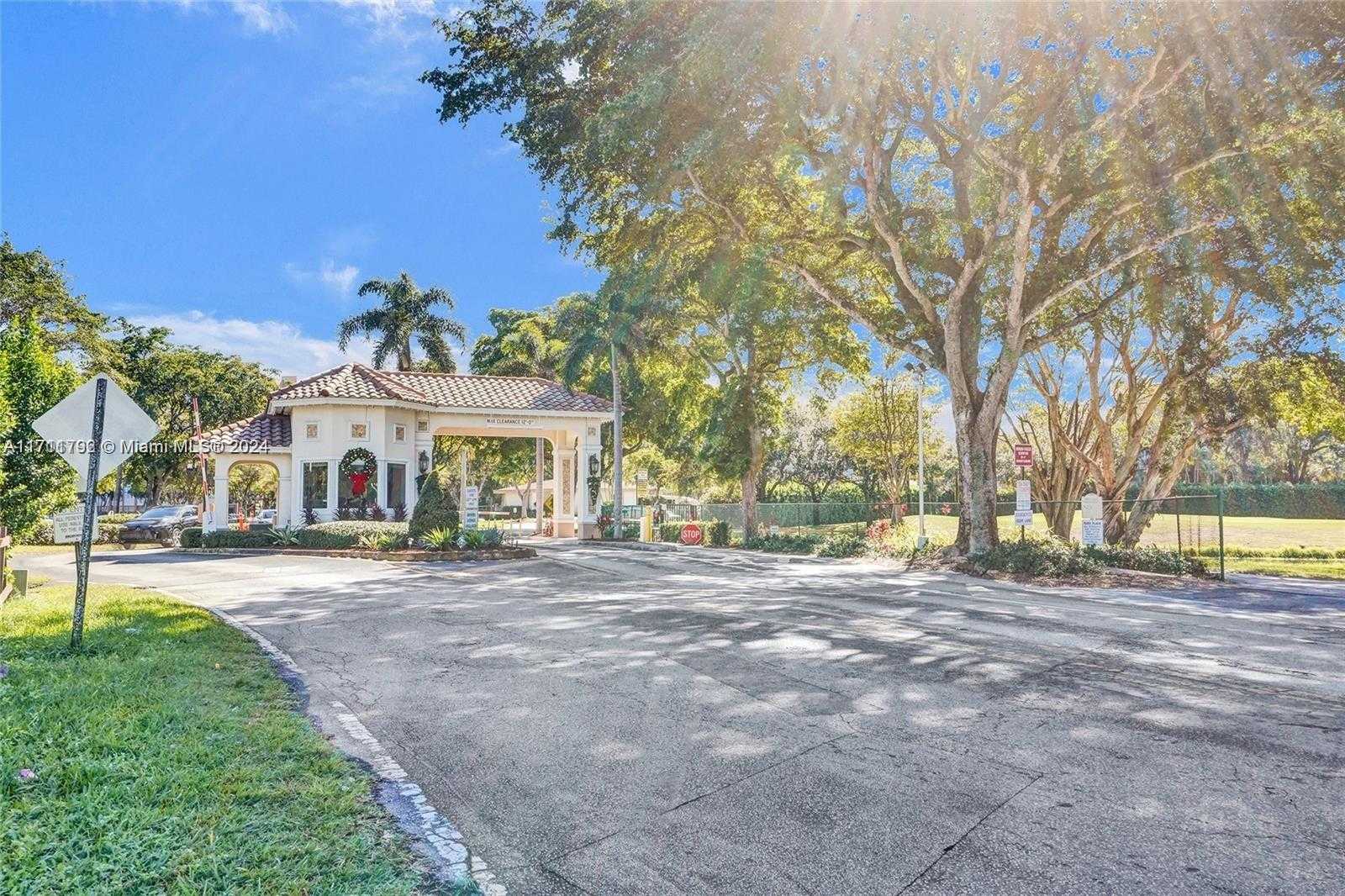 Small Image of 1000 SAINT CHARLES PL #406, Pembroke Pines Number 2