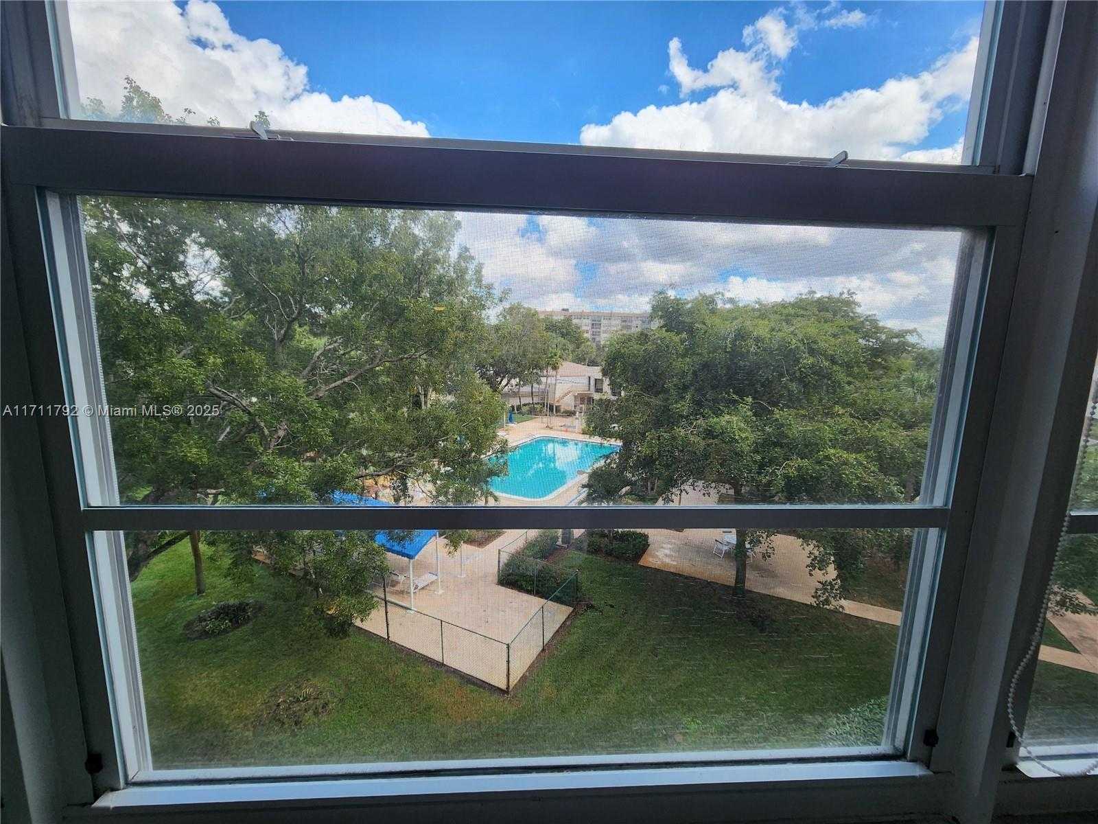 Small Image of 1000 SAINT CHARLES PL #406, Pembroke Pines Number 20