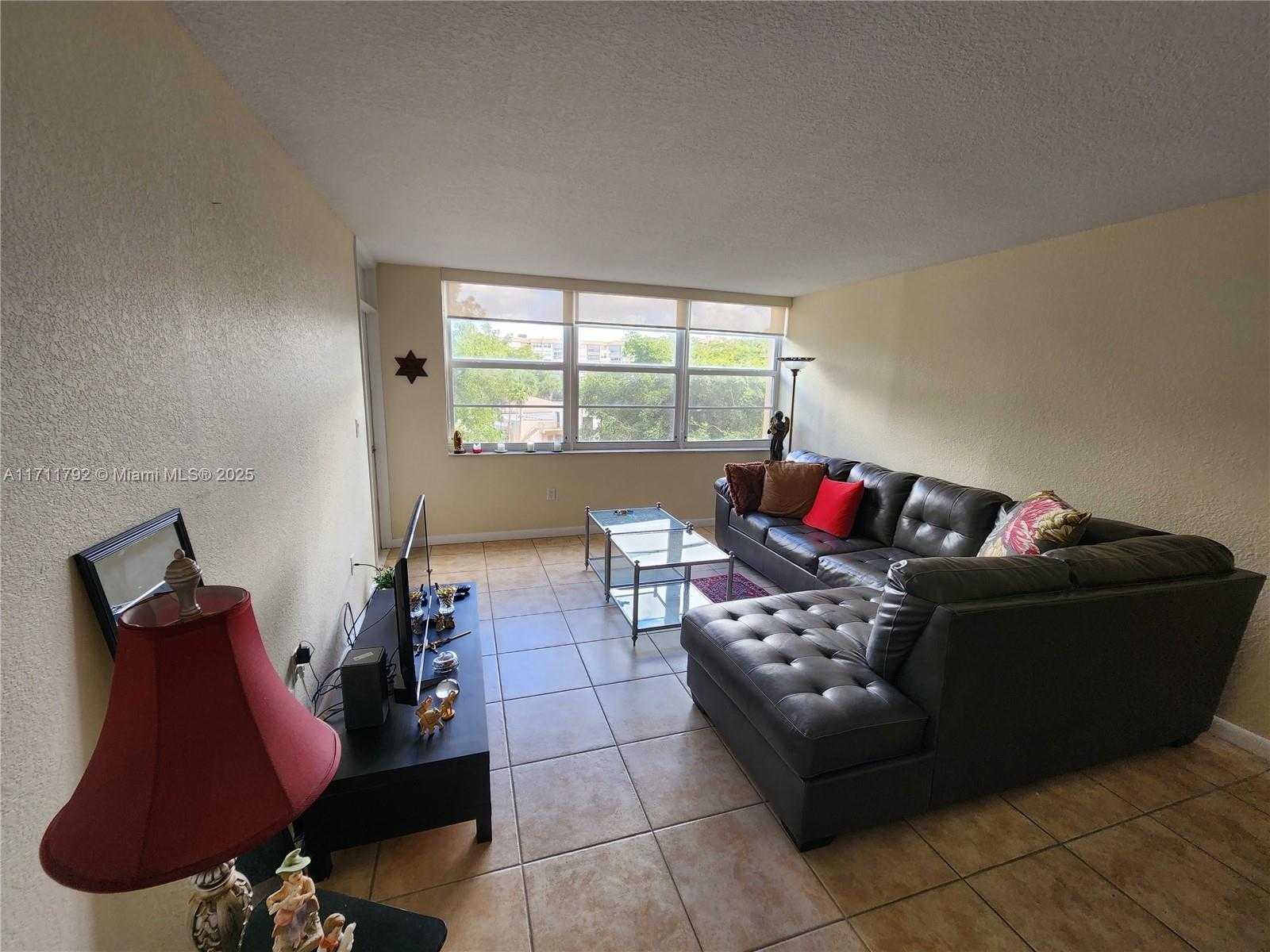 Small Image of 1000 SAINT CHARLES PL #406, Pembroke Pines Number 21