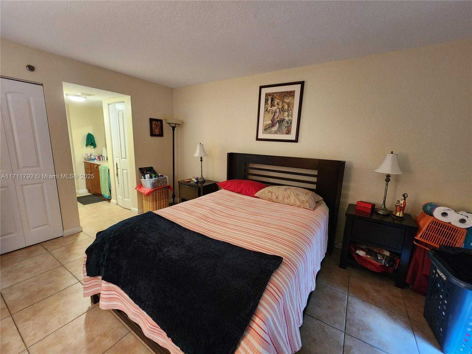 Small Image of 1000 SAINT CHARLES PL #406, Pembroke Pines Number 22