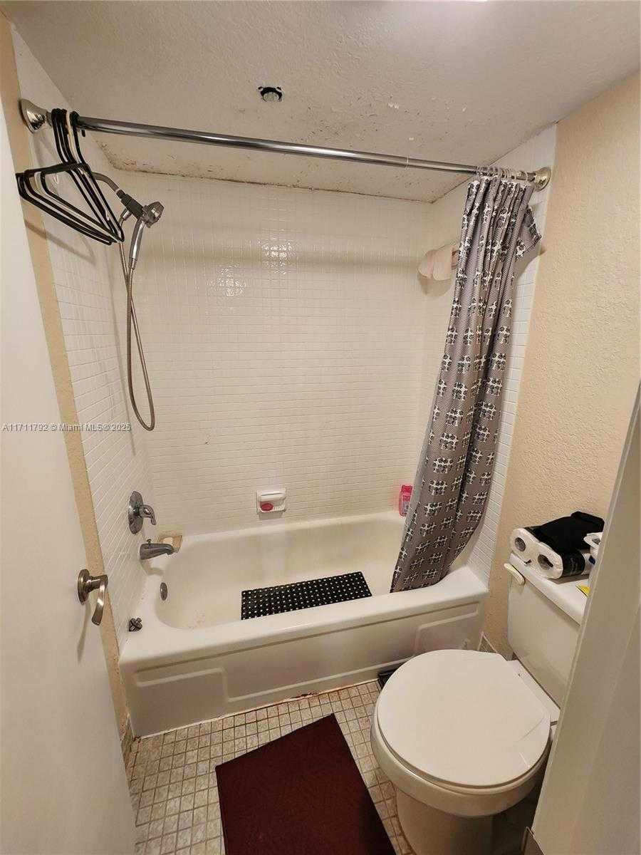 Small Image of 1000 SAINT CHARLES PL #406, Pembroke Pines Number 25