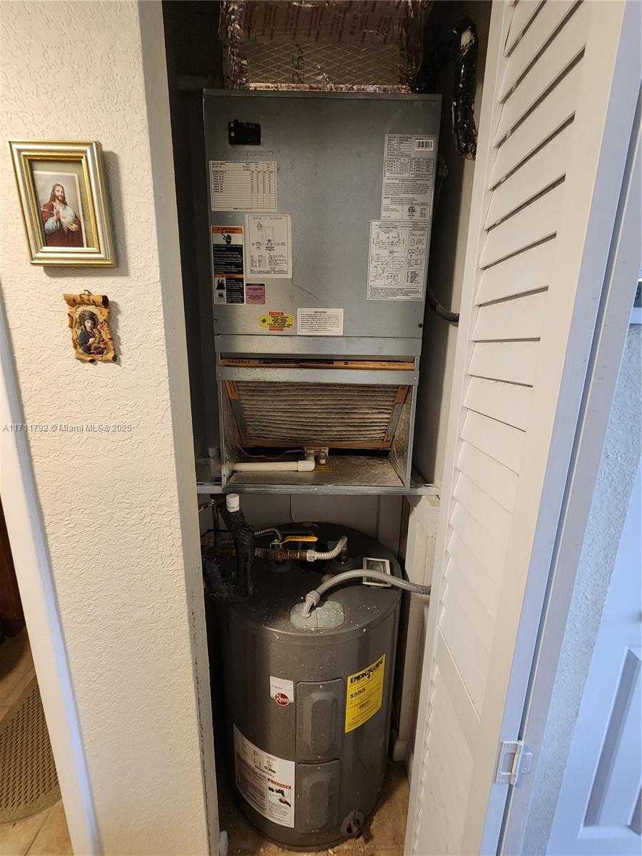 Small Image of 1000 SAINT CHARLES PL #406, Pembroke Pines Number 29