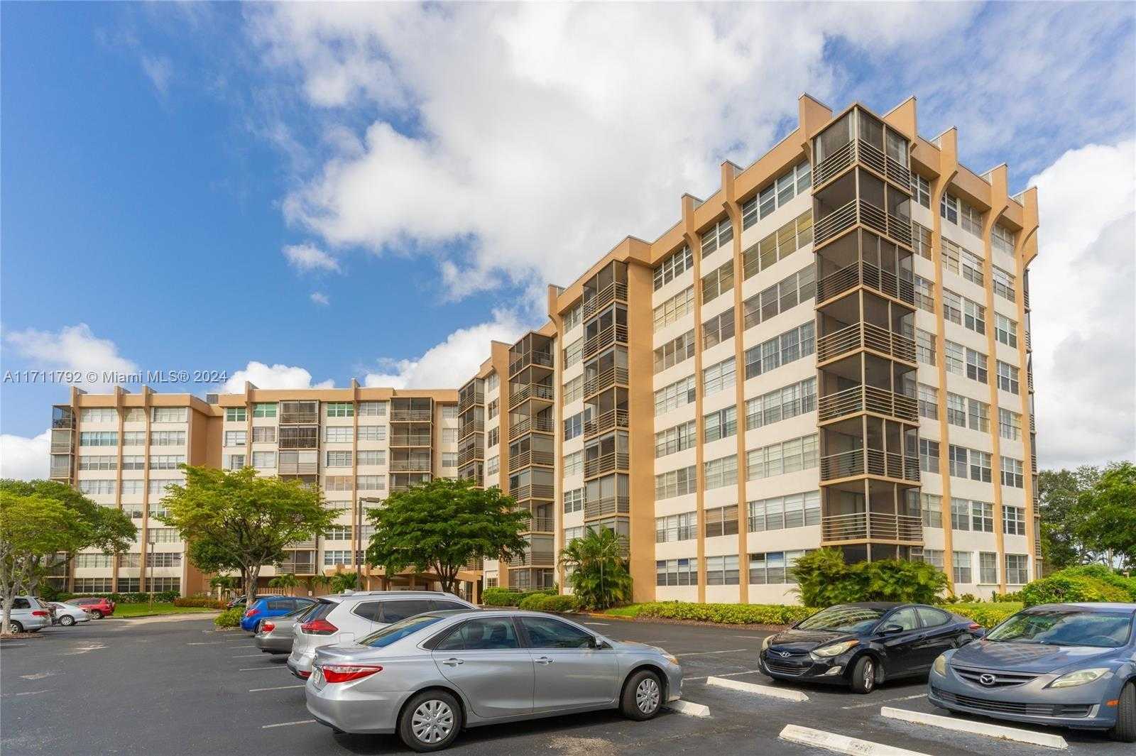 Small Image of 1000 SAINT CHARLES PL #406, Pembroke Pines Number 4