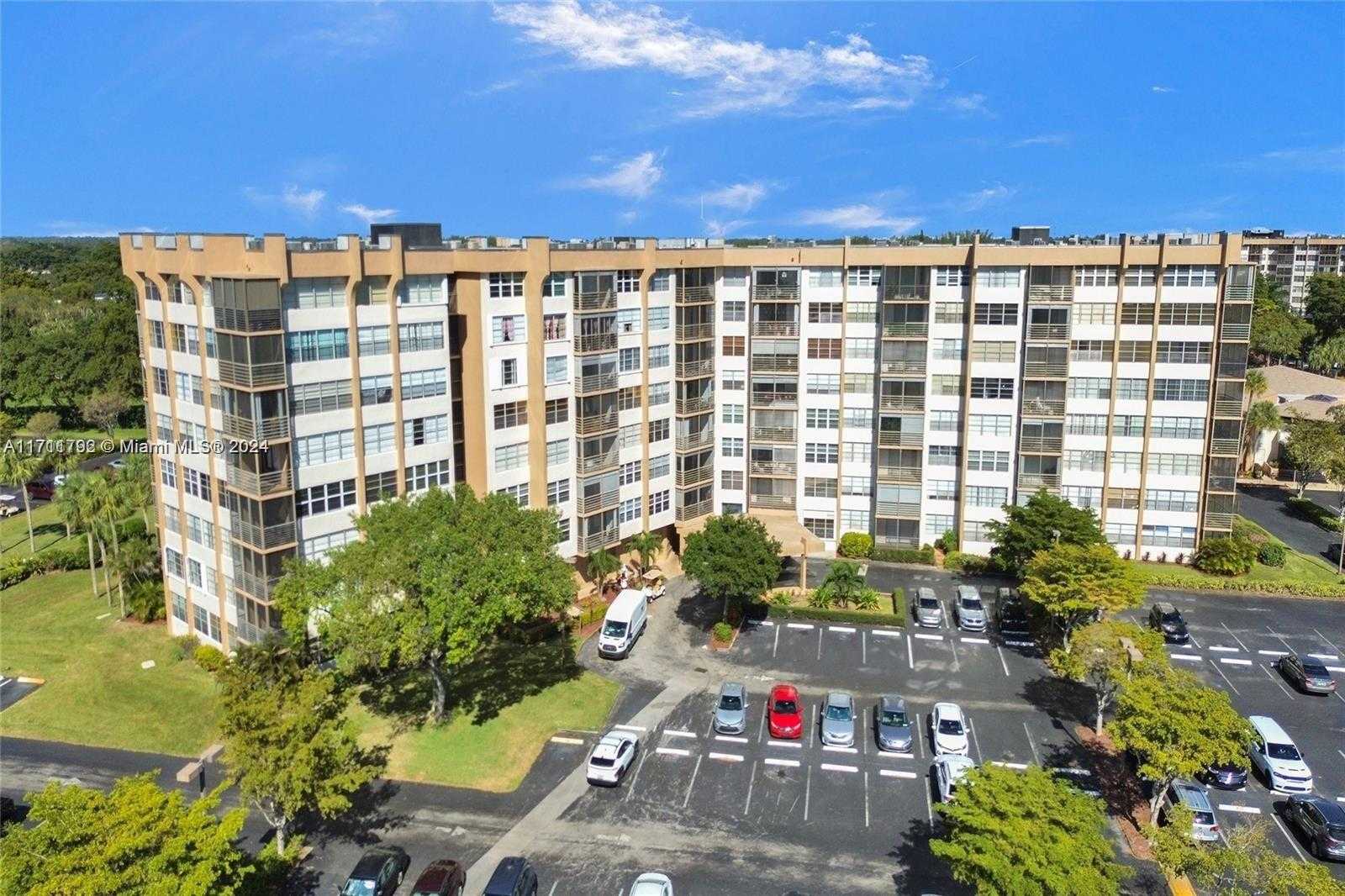 Small Image of 1000 SAINT CHARLES PL #406, Pembroke Pines Number 5