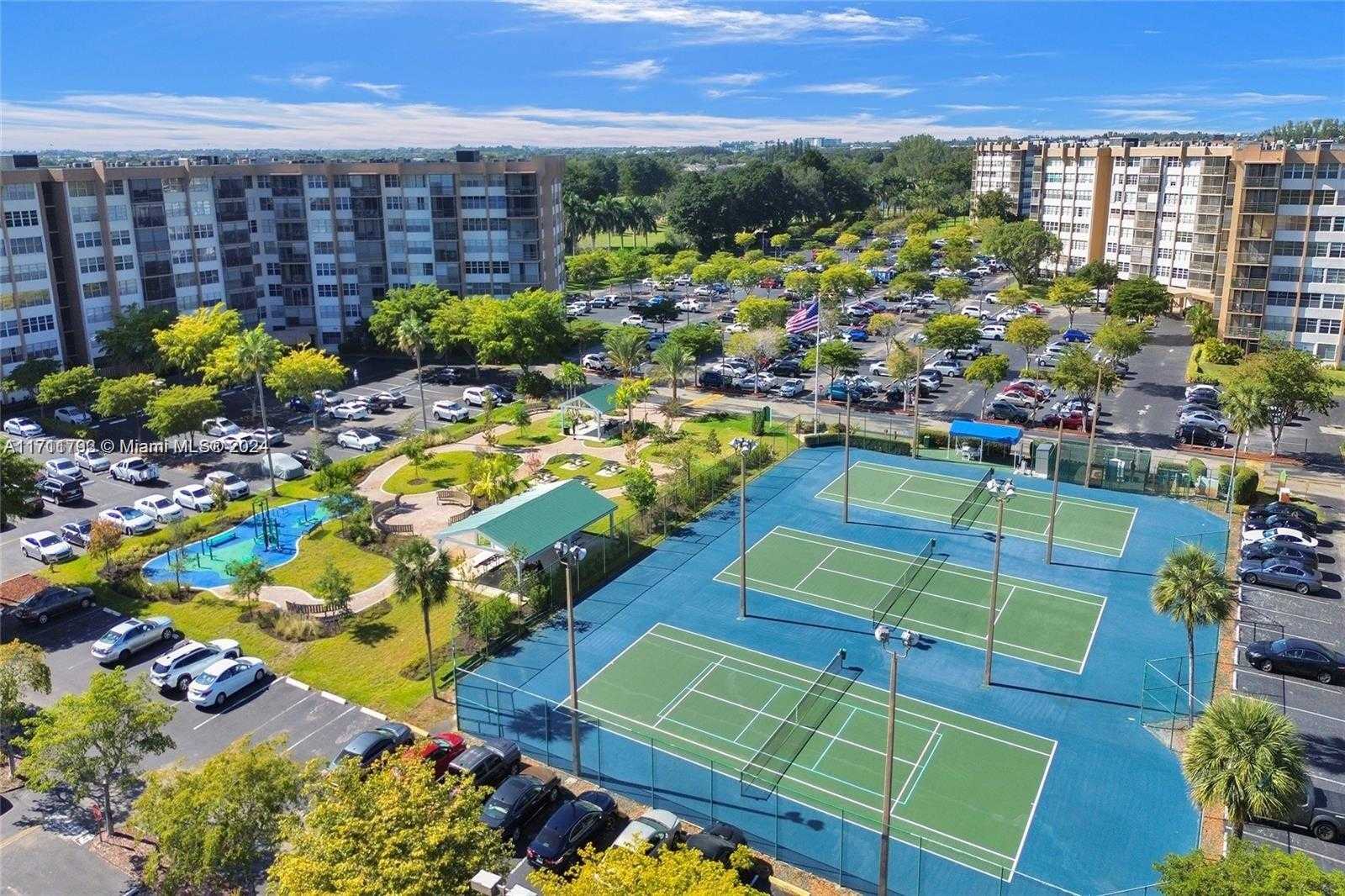 Small Image of 1000 SAINT CHARLES PL #406, Pembroke Pines Number 9