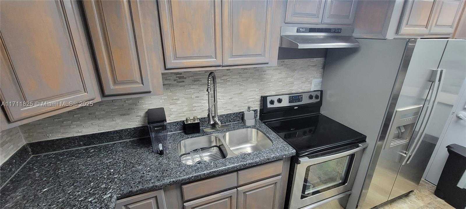 Small Image of 1000 WEST AVE #204, Miami Beach Number 9