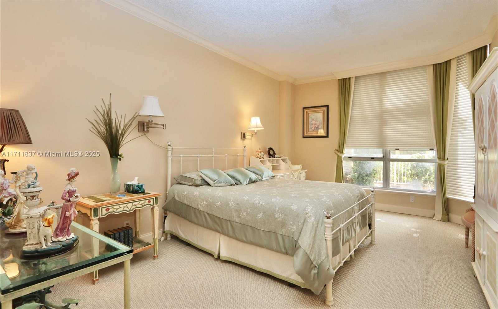 Small Image of 3600 MYSTIC POINTE DR #115, Aventura Number 17