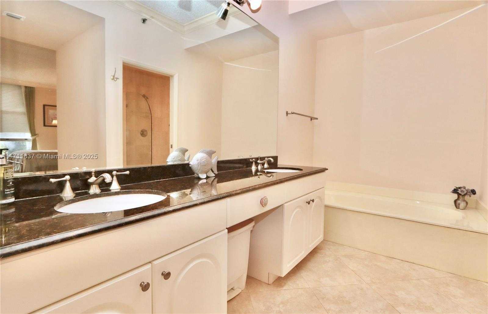 Small Image of 3600 MYSTIC POINTE DR #115, Aventura Number 24
