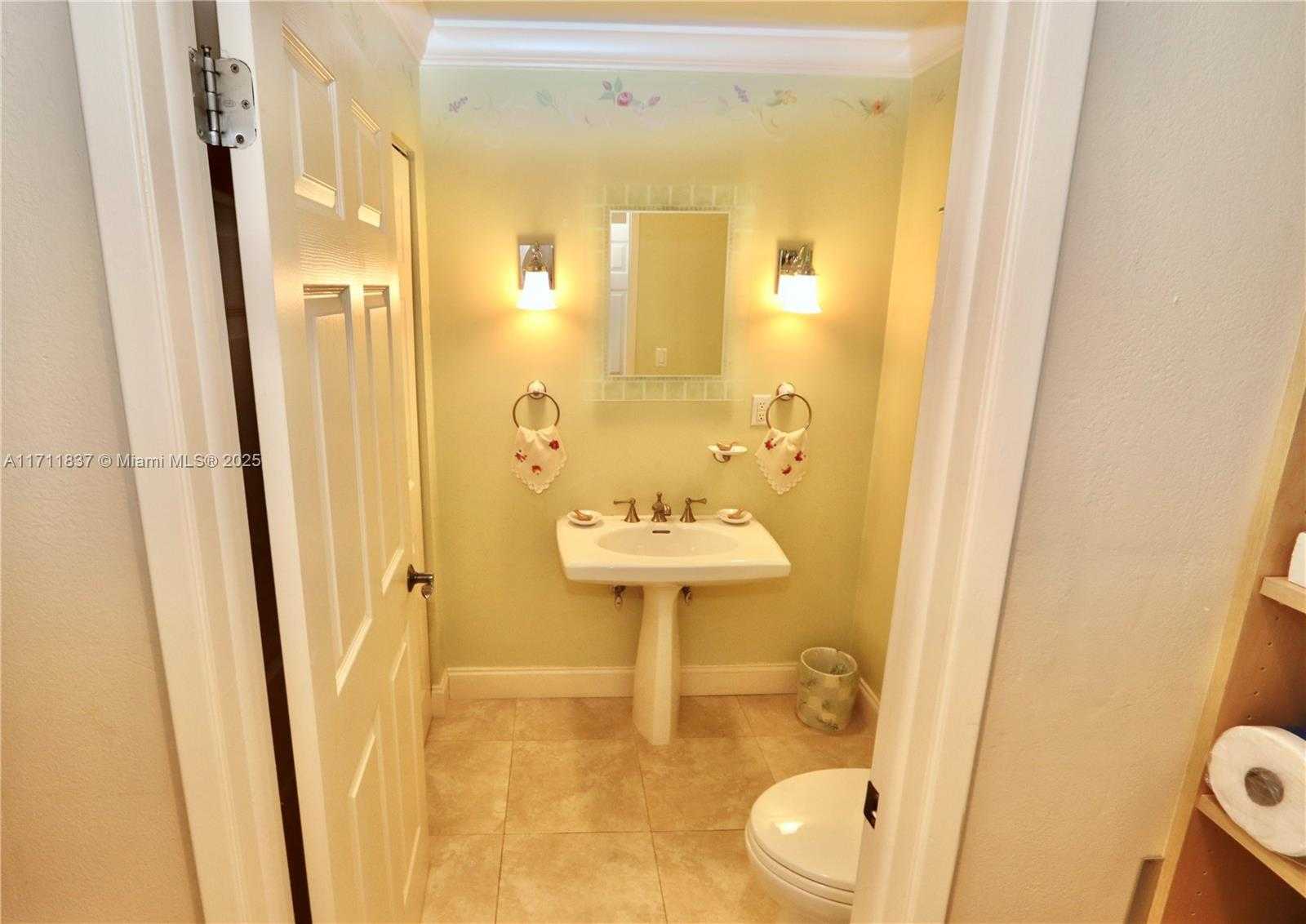 Small Image of 3600 MYSTIC POINTE DR #115, Aventura Number 30