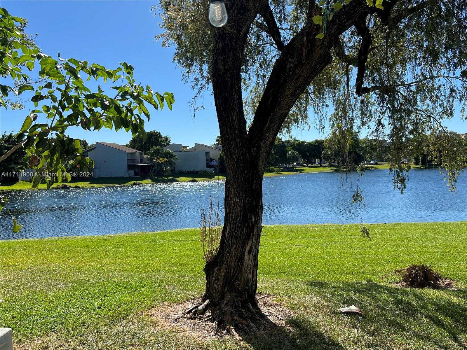 Small Image of 9359 FONTAINEBLEAU BLVD #F108, Miami Number 3