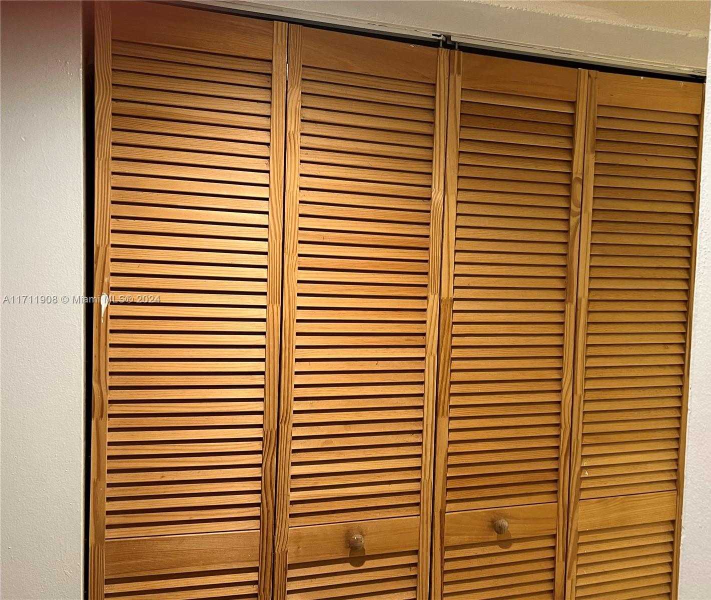 Small Image of 9359 FONTAINEBLEAU BLVD #F108, Miami Number 5