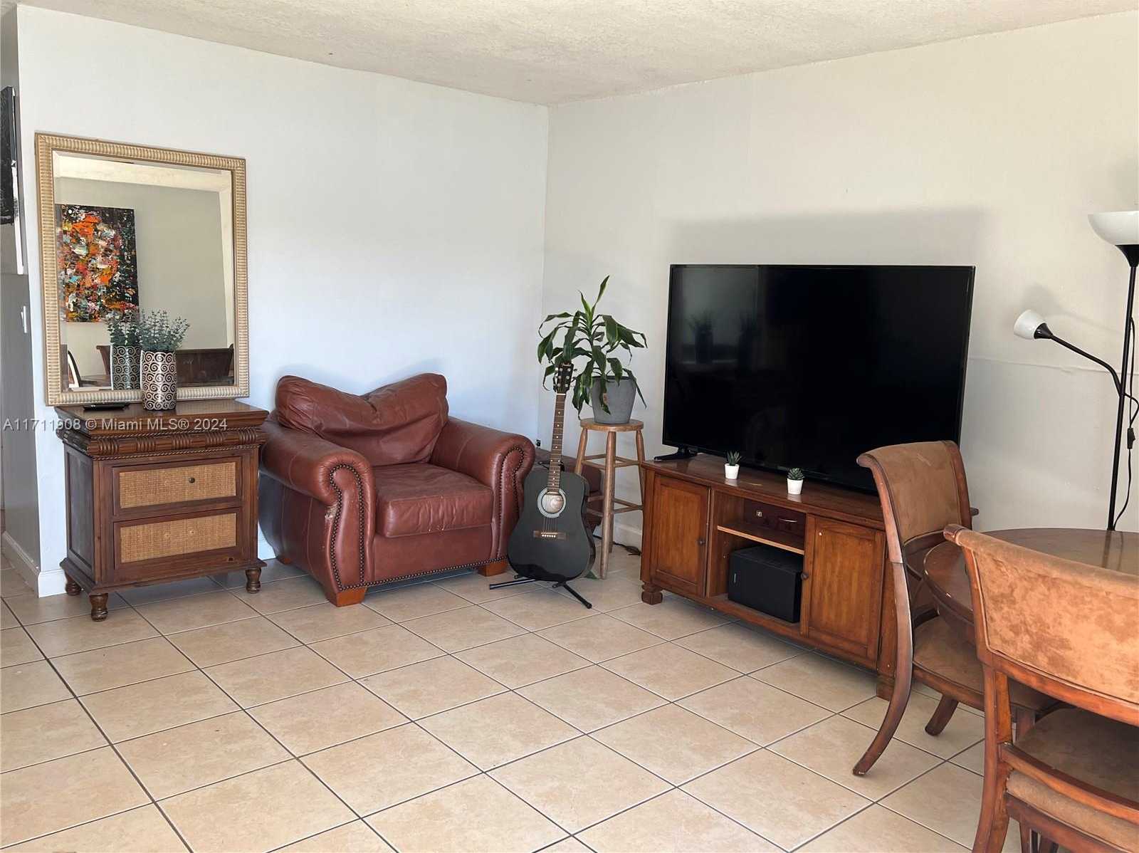 Small Image of 9359 FONTAINEBLEAU BLVD #F108, Miami Number 6