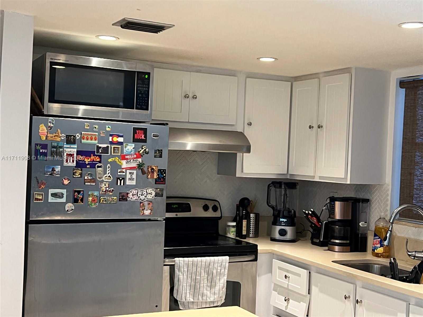 Small Image of 9359 FONTAINEBLEAU BLVD #F108, Miami Number 8