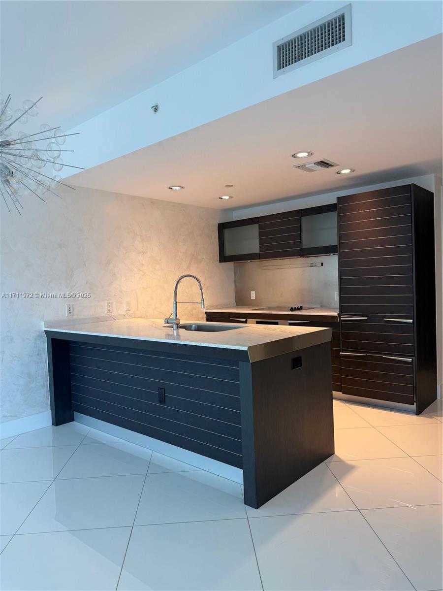 Small Image of 200 BISCAYNE BOULEVARD WAY #3109, Miami Number 10